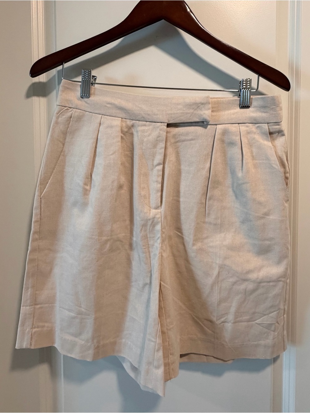 JustFab Women’s Linen Blend Bermudas in Light Beige Size M NWOT